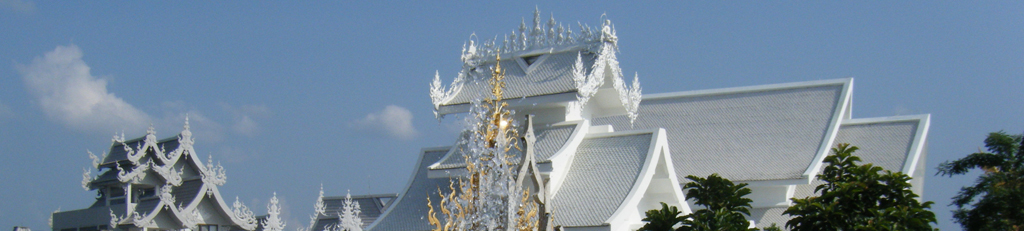 Dach eines antiken thailändischen Tempels